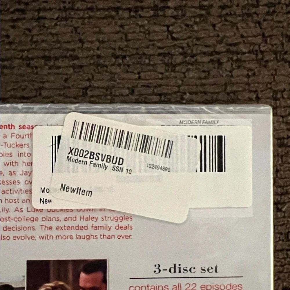Modern Family: The Complete Tenth Season DVD Set - Picture 3 of 3